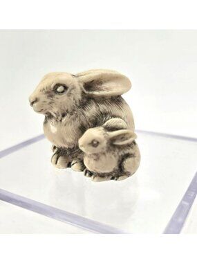 Vintage Resin Rabbit Figurine With Baby Bunny Carved je162